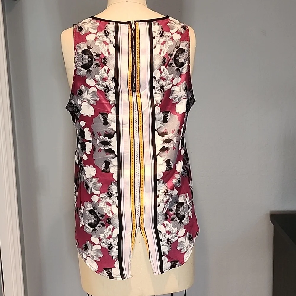 Patterned top - Picture 3 of 6